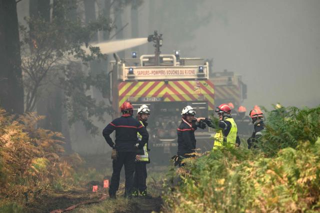 Firefighters tackle a wildfire near Lanton, east of the Arcachon Bay, west of Bordeaux on July 29, 2026, during wildfires in the Gironde region, southwestern France. The Gironde and neighbouring Landes departments are under an orange-level warning from midday on July 29, with inland temperatures of 41C forecast and 38C on the coast. (Photo by Ed JONES / AFP)