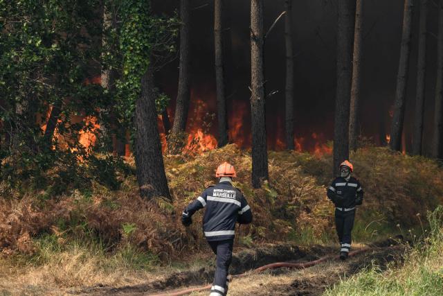Firefighters tackle a wildfire near Lanton, east of the Arcachon Bay, west of Bordeaux on July 29, 2026, during wildfires in the Gironde region, southwestern France. The Gironde and neighbouring Landes departments are under an orange-level warning from midday on July 29, with inland temperatures of 41C forecast and 38C on the coast. (Photo by Ed JONES / AFP)