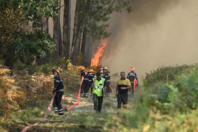 Firefighters tackle a wildfire near Lanton, east of the Arcachon Bay, west of Bordeaux on July 29, 2026, during wildfires in the Gironde region, southwestern France. The Gironde and neighbouring Landes departments are under an orange-level warning from midday on July 29, with inland temperatures of 41C forecast and 38C on the coast. (Photo by Ed JONES / AFP)