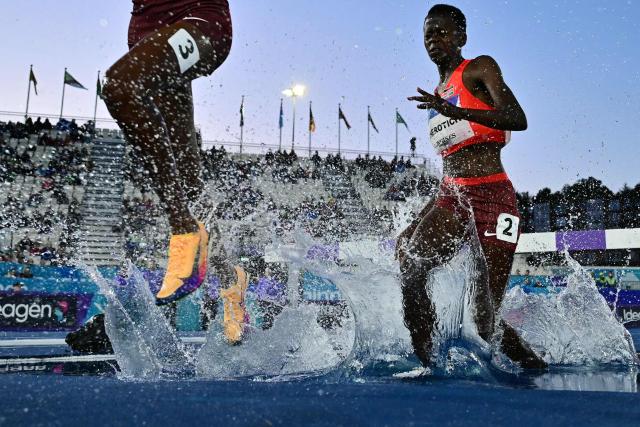 Uganda's Peruth Chemutai (L) and Kenya's Faith Cherotich (R) compete in the women's 3000m steeplechase final during the athletics event at the Scotstoun Stadium in Glasgow, on day six of the Commonwealth Games in Glasgow, Scotland, on July 29, 2026. (Photo by Ben STANSALL / AFP)