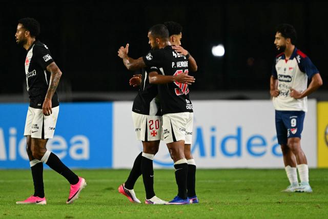 Vasco da Gama's defender #96 Paulo Henrique (R) celebrates with teammate forward #20 Brenner after winning the second leg of the Copa Sudamericana knockout round play-off football match between Brazil's Vasco da Gama and Colombia's Independiente Medellin at the Sao Januario stadium, in Rio de Janeiro, Brazil, on July 29, 2026. (Photo by Pablo PORCIUNCULA / AFP)