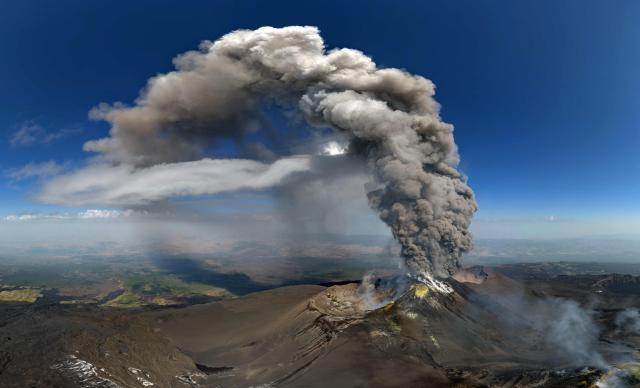 TOPSHOT - A plum of ashes rises from a crater of the Mount Etna volcano during an eruption on July 30, 2026. (Photo by Giuseppe Distefano / Etna Walk / AFP)