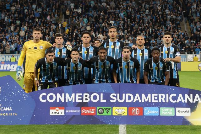 Gremio's players pose for a team photo ahead of the second leg of the Copa Sudamericana knockout round play-off football match between Brazil's Gremio and Bolivia's Bolivar at the Arena do Gremio stadium in Porto Alegre, state of Rio Grande do Sul, Brazil, on July 30, 2026. (Photo by SILVIO AVILA / AFP)