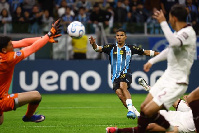 Gremio's Peruvian midfielder #19 Erick Noriega misses a change during the second leg of the Copa Sudamericana knockout round play-off football match between Brazil's Gremio and Bolivia's Bolivar at the Arena do Gremio stadium in Porto Alegre, state of Rio Grande do Sul, Brazil, on July 30, 2026. (Photo by SILVIO AVILA / AFP)