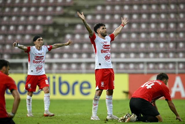 Santa Fe's Argentine forward #19 Nahuel Bustos celebrates his team’s first goal during the second leg of the Copa Sudamericana knockout round play-off football match between Venezuela's Caracas and Colombia's Independiente Santa Fe, at the Metropolitano de Cabudare stadium, in Barquisimeto, state of Lara, Venezuela, on July 30, 2026. (Photo by Federico PARRA / AFP)