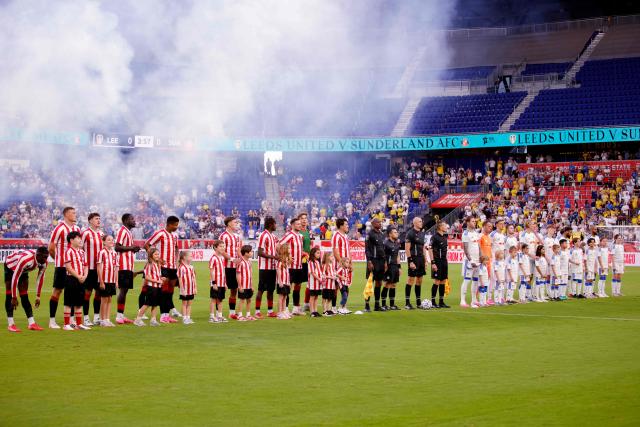 Sunderland (L) and Leeds United (R) players stand on the pitch ahead of the the friendly football match between Sunderland and Leeds United at Sports Illustrated Stadium in Harrison, New Jersey, on July 30, 2026. (Photo by Leonardo MUNOZ / AFP)