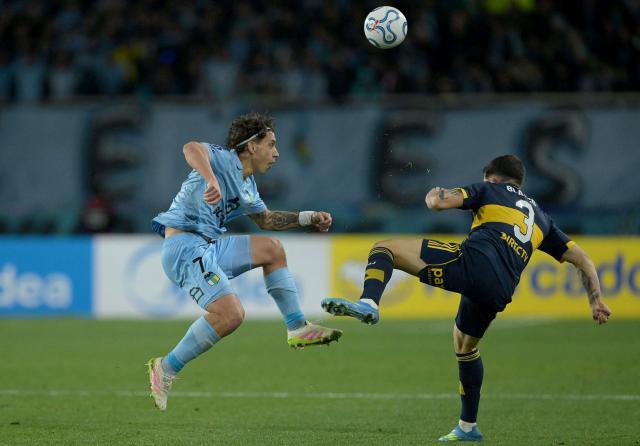 O'Higgins Argentine midfielder #07 Martin Sarrafiore and Boca Juniors' defender #03 Lautaro Blanco fight for the ball during the second leg of the Copa Sudamericana knockout round play-off football match between Chile's O'Higgins and Argentina's Boca Juniors, at the Codelco El Teniente stadium in Rancagua, Chile, on July 30, 2026. (Photo by Rodrigo ARANGUA / AFP)