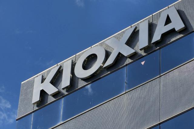 (FILES) This photo taken in October 2023 shows the logo of Kioxia, the world's third largest manufacturer of NAND flash memory chips, at one of their sites in the city of Yokohama, Kanagawa prefecture, south of Tokyo. Ferocious AI-driven demand delivered quarterly net profit more than 45 times higher than last year's figure for Japanese chipmaker Kioxia, the company said on July 31, 2026. (Photo by JIJI Press / AFP) / Japan OUT