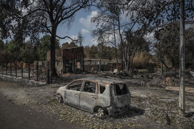This general view shows a burnt car before a house destroyed by a fire, in Le Porge on July 31, 2026, as a wildfire has been ravaging the forest north of the Arcachon Basin (Gironde) since July 22. (Photo by Ed JONES / AFP)