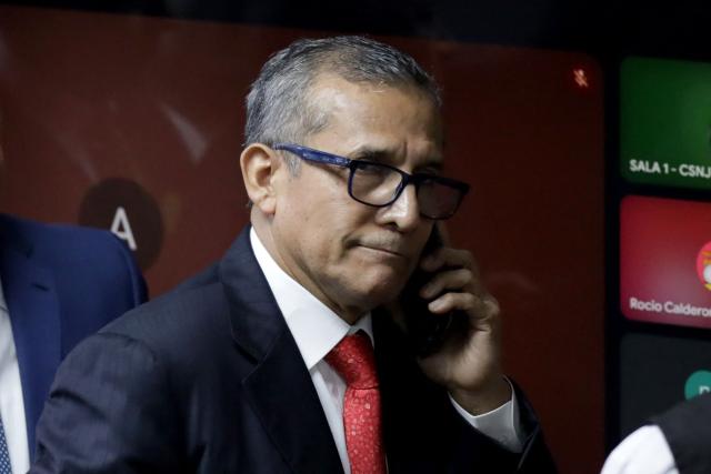 (FILES) Peru's former President (2011-2016), Ollanta Humala, speaks on the phone as he leaves his sentence hearing at a court in Lima on April 15, 2025. The Peruvian courts have quashed the 15-year prison sentence handed down to former president Ollanta Humala for money laundering and accepting illegal payments from the Brazilian construction firm Odebrecht and the Venezuelan government, according to a ruling announced on July 30, 2026, whilst his defence team is preparing a request for his release. (Photo by CONNIE FRANCE / AFP)