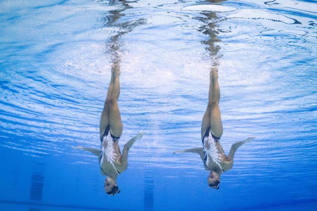 Italy's artistic swimmers Enrica Piccoli and Lucrezia Ruggiero compete in the duet technical artistic swimming final event during the LEN European Aquatics Championships at the Olympic Aquatics Centre in Saint-Denis, northeastern suburbs of Paris, on July 31, 2026. (Photo by Sébastien BOZON / AFP)