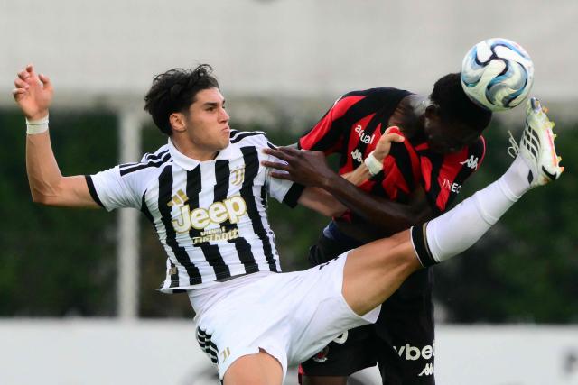 Juventus' Montenegrin midfielder #17 Vasilije Adzic fights for the ball with Nice's French defender #33 Kayyum Alabi during the Friendly football match between Juventus and Nice at the Juventus Training Center in Turin, on July 31, 2026. (Photo by Marco BERTORELLO / AFP)
