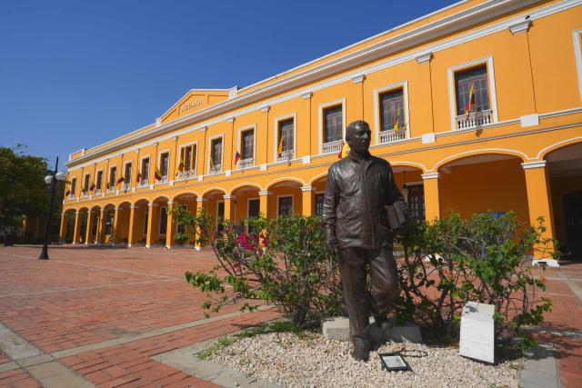 View of the statue of Colombia's late writer Gabriel Garcia Marquez (1937-2014), outside the historic Customs building, which was chosen by Colombia's President-elect, Abelardo de la Espriella, as one of the alternative locations from which he will conduct official business as head of state, in Barranquilla, Colombia, on July 30, 2026. De la Espriella will take office on August 7, 2026. (Photo by Vanexa Romero / AFP)