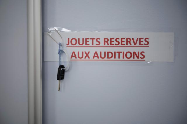 This photograph shows a sticker reading "toys reserved for auditions" on the door of the interview room where minors give their testimony at the Unité d'Accueil Pédiatrique Enfants en Danger (UAPED) of the Centre Hospitalier Sud Francilien (CHSF) in Corbeil-Essonnes, southern suburbs of Paris on June 30, 2026. Accueil Pédiatrique Enfants en Danger (UAPED, Pediatric Emergency Care for Children at Risk) is a specialised multidisciplinary unit that provides protection, medical care and support for children and adolescents suspected to be victims of violence, abuse or neglect. (Photo by Simon WOHLFAHRT / AFP)