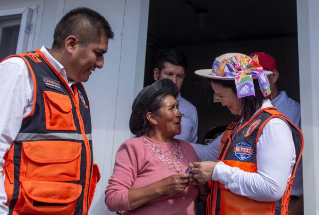 Peru's President Keiko Fujimori (R) speaks with local residents during a visit to the community of Pumpuya, in the district of Chongos Bajo on the outskirts of Huancayo, about 300 km east of Lima, on July 31, 2026, following a 5.1-magnitude earthquake. Peru's government declared a state of emergency on July 20 to provide assistance to areas affected by an earthquake that struck on July 18, killing at least six people and destroying about 50 homes in Andean communities in the country's central region. (Photo by JAVIER NINANYA / AFP)