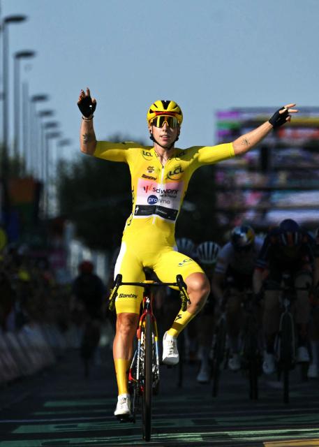 Team SD Worx-Protime's Dutch rider Lorena Wiebes wearing the overall leader's yellow jersey celebrates as she crosses the finish line to win the second (out of 9) stage of the fifth edition of the Women's Tour de France cycling race, 147.9 km from Aigle to Geneva, in Geneva on August 2, 2026. (Photo by NICOLAS TUCAT / AFP)