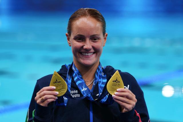 Gold medallist Italy's diver Chiara Pellacani celebrates on the podium after the women’s 1m springboard diving final event during the LEN European Aquatics Championships, at the Olympic Aquatics Centre in Saint-Denis, northeastern suburbs of Paris, on August 2, 2026. (Photo by Dimitar DILKOFF / AFP)