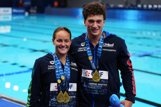 Gold medallists Italy's diver Matteo Santoro (R) and Italy's diver Chiara Pellacani celebrate on the podium after the mixed 3m synchro diving final event during the LEN European Aquatics Championships, at the Olympic Aquatics Centre in Saint-Denis, northeastern suburbs of Paris, on August 2, 2026. (Photo by Dimitar DILKOFF / AFP)