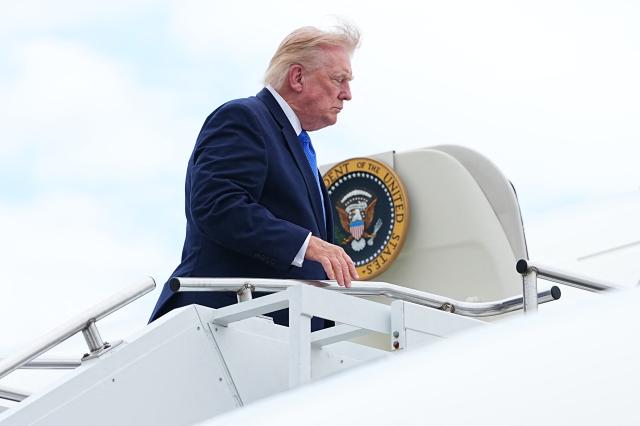 US President Donald Trump boards Air Force One at Morristown Municipal Airport in Morristown, New Jersey, on August 2, 2026. President Trump in returning to the White House after spending the weekend at his National Golf Club in Bedminster, following a cabinet meeting in Camp David, Maryland. (Photo by Aaron Schwartz / AFP)