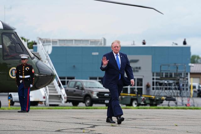 US President Donald Trump waves as he walks to board Air Force One at Morristown Municipal Airport in Morristown, New Jersey, on August 2, 2026. President Trump in returning to the White House after spending the weekend at his National Golf Club in Bedminster, following a cabinet meeting in Camp David, Maryland. (Photo by Aaron Schwartz / AFP)