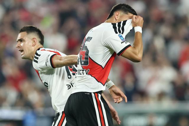 River Plate's midfielder #25 Lautaro Pereyra reacts to a missed chance next to teammate Colombian forward #19 Rafael Santos Borre during the Argentine Professional League 2026 Clausura football match between River Plate and Rosario Central at MAS Monumental Stadium in Buenos Aires on August 2, 2026. (Photo by Alejandro PAGNI / AFP)