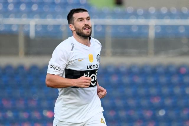 Olimpia's New Zealander defender #04 Tim Payne celebrates after scoring on his debut in the Paraguayan league during the Clausura tournament football match between Olimpia and Rubio Nu, at the Defensores del Chaco stadium in Asuncion, on August 2, 2026. (Photo by AFP)