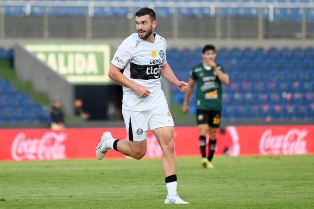 Olimpia's New Zealander defender #04 Tim Payne celebrates after scoring on his debut in the Paraguayan league during the Clausura tournament football match between Olimpia and Rubio Nu, at the Defensores del Chaco stadium in Asuncion, on August 2, 2026. (Photo by AFP)