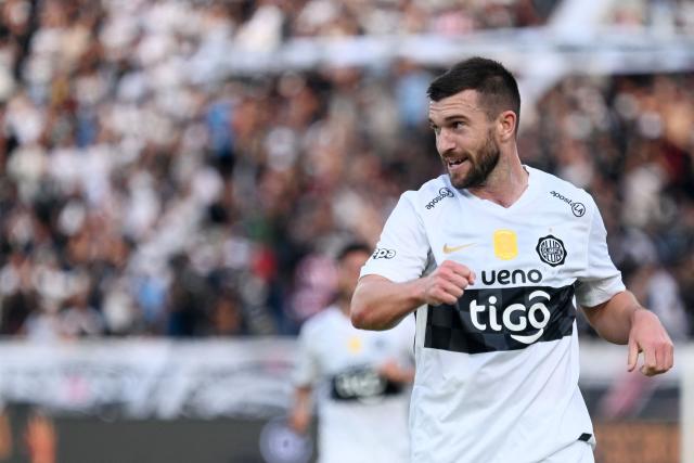 Olimpia's New Zealander defender #04 Tim Payne celebrates after scoring on his debut in the Paraguayan league during the Clausura tournament football match between Olimpia and Rubio Nu, at the Defensores del Chaco stadium in Asuncion, on August 2, 2026. (Photo by AFP)