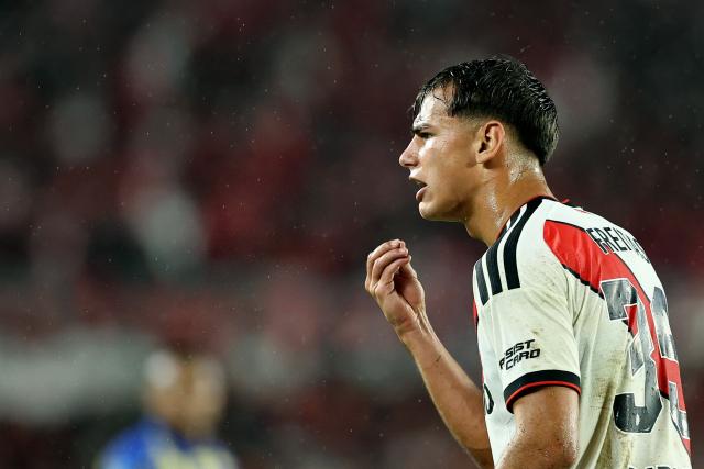 River Plate's forward #35 Joaquin Freitas gestures during the Argentine Professional League 2026 Clausura football match between River Plate and Rosario Central at MAS Monumental Stadium in Buenos Aires on August 2, 2026. (Photo by Alejandro PAGNI / AFP)