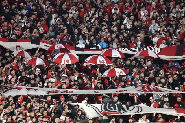 Fans of River Plate fans cheer for their team during the Argentine Professional League 2026 Clausura football match  between River Plate and Rosario Central at MAS Monumental stadium in Buenos Aires on August 2, 2026. (Photo by Alejandro PAGNI / AFP)