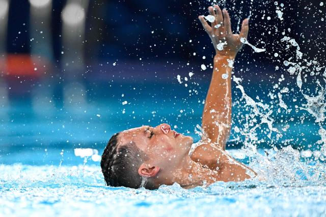 Britain's artistic swimmer Ranjuo Tomblin competes in the men’s solo free artistic swimming final event during the LEN European Aquatics Championships, at the Olympic Aquatics Centre in Saint-Denis, northeastern suburbs of Paris, on August 3, 2026. (Photo by JULIEN DE ROSA / AFP)