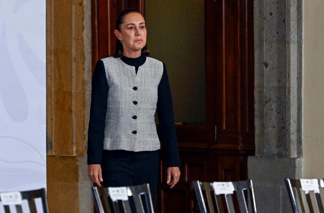 Mexico's President Claudia Sheinbaum aarrives for her daily press conference at the National Palace in Mexico City on August 03, 2026. (Photo by Alfredo ESTRELLA / AFP)