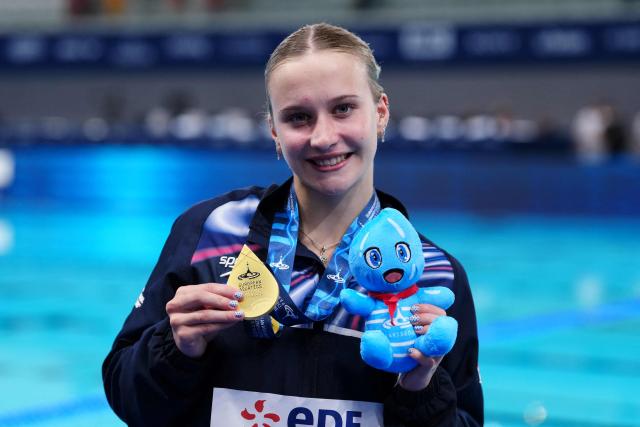 Britain's diver Maisie Bond poses with her Gold Medal after winning the women’s 10m platform final diving event at the LEN European Aquatics Championships, in the Olympic Aquatics Centre in Saint-Denis, northeastern suburbs of Paris, on August 3, 2026. (Photo by Dimitar DILKOFF / AFP)