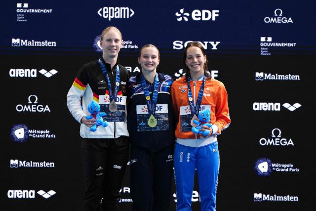 (LtoR) Silver medallist Germany's diver Pauline Alexandra Pfeif, Gold medallist Britain's diver Maisie Bond and Bronze medallist Netherlands' diver Else Guurtje Praasterink pose on the podium after the women’s 10m platform final diving event during the LEN European Aquatics Championships, at the Olympic Aquatics Centre in Saint-Denis, northeastern suburbs of Paris, on August 3, 2026. (Photo by Dimitar DILKOFF / AFP)