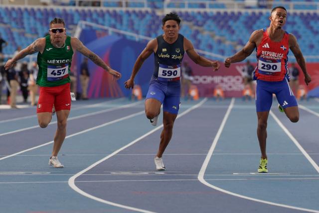 (L to R) Mexico's Austin Kresley, Venezuela's Alexis Nieves and Dominican Republic's Melbin Marcelino compete in the men's 100m semifinal, heat 3, during the XXV Central American and Caribbean Games at the Felix Sanchez Olympic Stadium in Santo Domingo on August 3, 2026. (Photo by Francesco SPOTORNO / AFP)