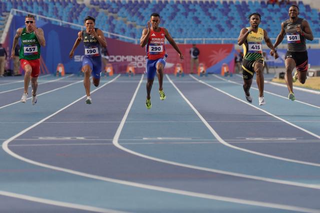 (L to R) Mexico's Austin Kresley, Venezuela's Alexis Nieves, Dominican Republic's Melbin Marcelino, Jamaica's Bouwahjgie Nkrumie and Panama's Arturo Deliser compete in the men's 100m semifinal, heat 3, during the XXV Central American and Caribbean Games at the Felix Sanchez Olympic Stadium in Santo Domingo on August 3, 2026. (Photo by Francesco SPOTORNO / AFP)