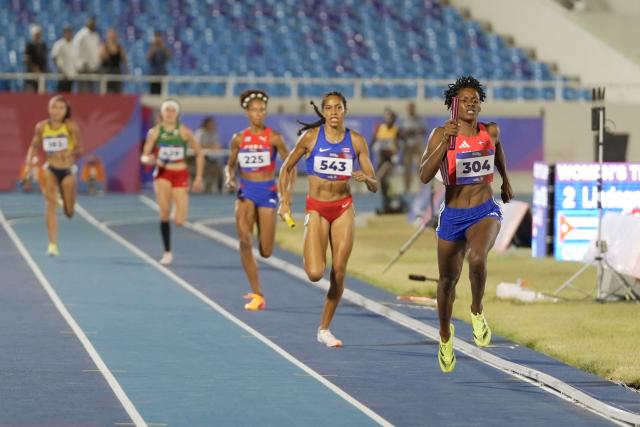 Dominican Republic's Marileydi Paulino (R) competes in the 4 x 400m relay mixed final event during the XXV Central American and Caribbean Games at the Felix Sanchez Olympic Stadium in Santo Domingo on August 3, 2026. (Photo by Francesco SPOTORNO / AFP)
