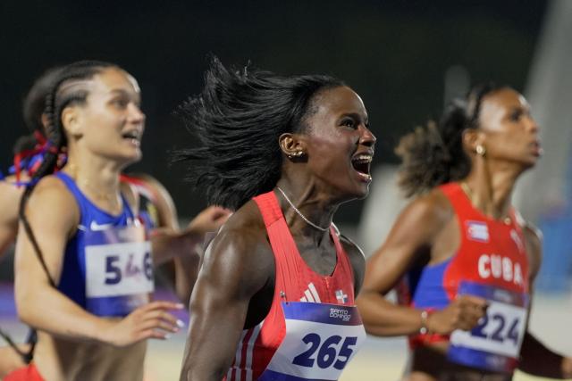 Dominican Republic's Liranyi Alonso (C) celebrates after winning the women's 100m final during the XXV Central American and Caribbean Games at the Felix Sanchez Olympic Stadium in Santo Domingo on August 3, 2026. (Photo by Francesco SPOTORNO / AFP)