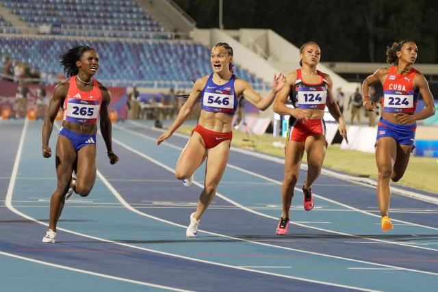 (L to R) Dominican Republic's Liranyi Alonso, Puerto Rico's Gladymar Torres, Antigua and Barbuda's Geolyna Dowdy and Cuba's Yarima Garcia compete in the women's 100m final during the XXV Central American and Caribbean Games at the Felix Sanchez Olympic Stadium in Santo Domingo on August 3, 2026., (Photo by Francesco SPOTORNO / AFP)