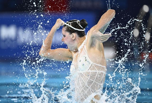 Spain's artistic swimmer Iris Tio Casas competes in the women’s solo technical artistic swimming final event during the LEN European Aquatics Championships, at the Olympic Aquatics Centre in Saint-Denis, northeastern suburbs of Paris, on August 4, 2026. (Photo by JULIEN DE ROSA / AFP)