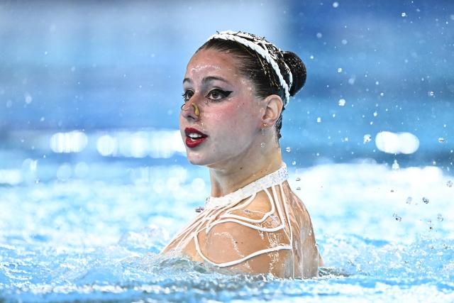 Spain's artistic swimmer Iris Tio Casas competes in the women’s solo technical artistic swimming final event during the LEN European Aquatics Championships, at the Olympic Aquatics Centre in Saint-Denis, northeastern suburbs of Paris, on August 4, 2026. (Photo by JULIEN DE ROSA / AFP)