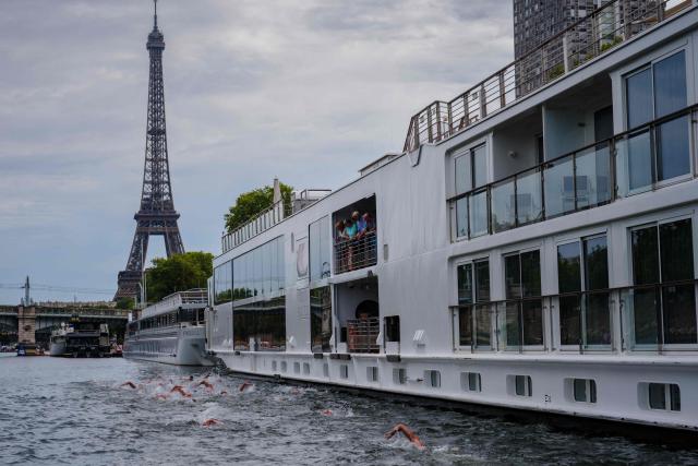 Swimmers compete in the men's 10km open water swimming event during the LEN European Aquatics Championships, in the Seine River with the Eiffel Tower in the background in Paris, on August 4, 2026. (Photo by Dimitar DILKOFF / AFP)