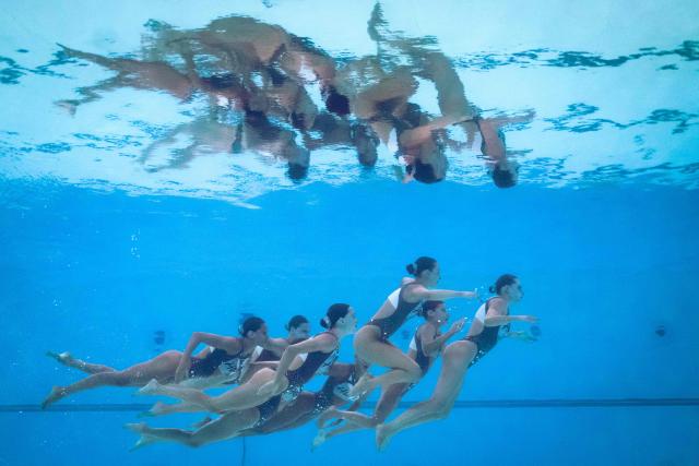 Spain's artistic swimmers compete in the team technical artistic swimming final event during the LEN European Aquatics Championships, at the Olympic Aquatics Centre in Saint-Denis, northeastern suburbs of Paris, on August 4, 2026. (Photo by Sébastien BOZON / AFP)