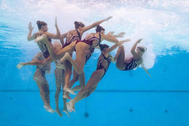 Italy's artistic swimmers compete in the team technical artistic swimming final event during the LEN European Aquatics Championships, at the Olympic Aquatics Centre in Saint-Denis, northeastern suburbs of Paris, on August 4, 2026. (Photo by Sébastien BOZON / AFP)
