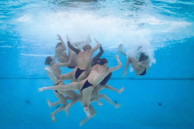 Neutral athletes artistic swimmers compete in the team technical artistic swimming final event during the LEN European Aquatics Championships, at the Olympic Aquatics Centre in Saint-Denis, northeastern suburbs of Paris, on August 4, 2026. (Photo by Sébastien BOZON / AFP)