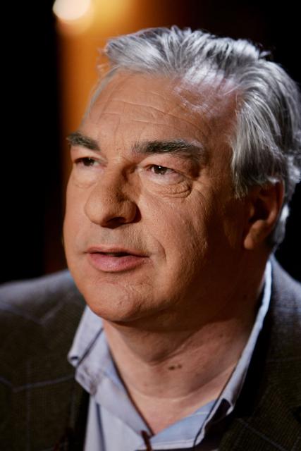 (FILES) French writer Goncourt Academy jury member Didier Decoin  takes part in "Vol de Nuit" TV shows on TF1 channel on March 8, 2005 in Paris. Writer and screenwriter Didier Decoin, winner of the 1977 Prix Goncourt and former president of the Académie Goncourt, has died at the age of 81, on August 5, 2026. (Photo by JEAN-PIERRE MULLER / AFP)
