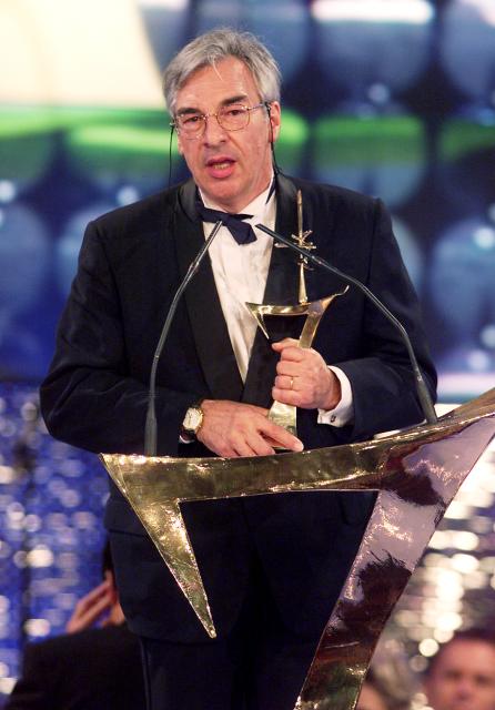 (FILES) French writer and script writer Didier Decoin speaks after receiving the 7 d'or of the best script writer for "Le Comte de Monte-Cristo" during the 13rd 7 d'Or award ceremony in Paris on October 2, 1999. Writer and screenwriter Didier Decoin, winner of the 1977 Prix Goncourt and former president of the Académie Goncourt, has died at the age of 81, on August 5, 2026. (Photo by JACK GUEZ / AFP)