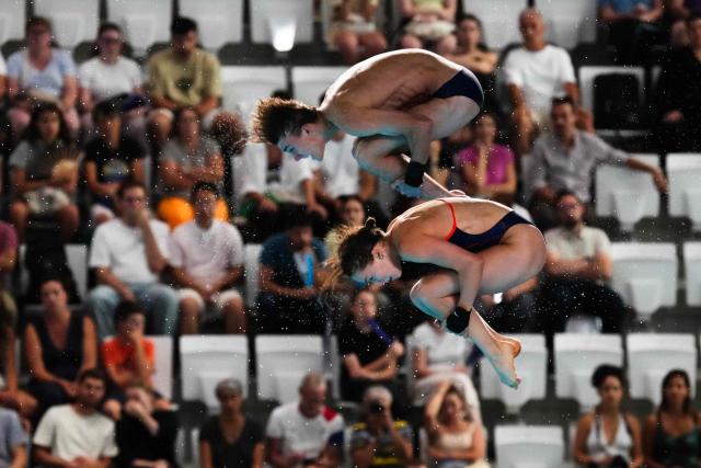 Netherland's divers Lars van Hilten and Else Guurtje Prassterink compete in the Mixed Synchronised 10m Platform Final during the LEN European Aquatics Championships, at the Olympic Aquatics Centre in Saint-Denis, northeastern suburbs of Paris, on August 5, 2026. (Photo by Dimitar DILKOFF / AFP)