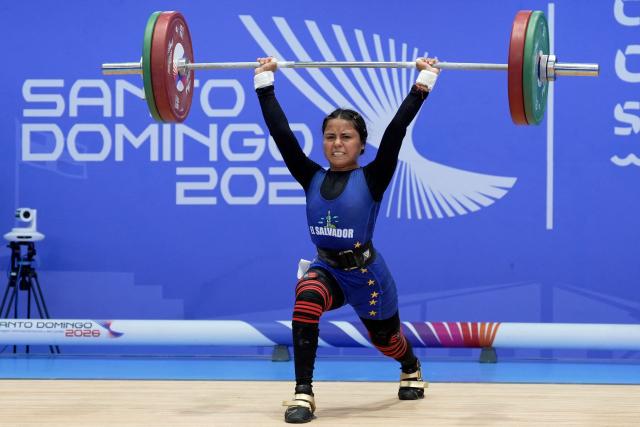 El Salvador's July Mendoza competes in the women's 48Kg weightlifting event during the XXV Central American and Caribbean Games in Santo Domingo on August 5, 2026. (Photo by Francesco SPOTORNO / AFP)