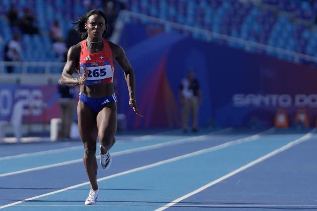 Dominican Republic's Liranyi Alonso competes in the women's 200m semifinal, heat 1, during the XXV Central American and Caribbean Games at the Felix Sanchez Olympic Stadium in Santo Domingo on August 5, 2026. (Photo by Francesco SPOTORNO / AFP)